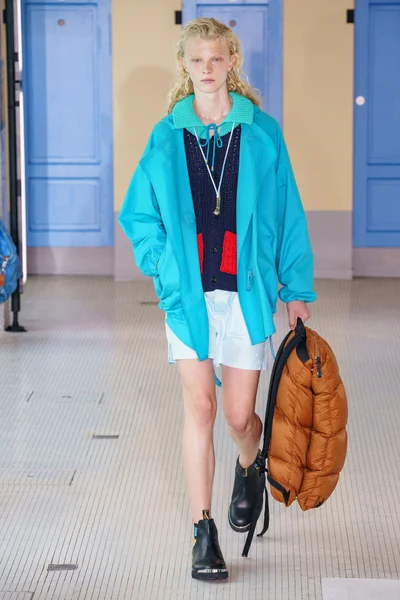 Look 15
